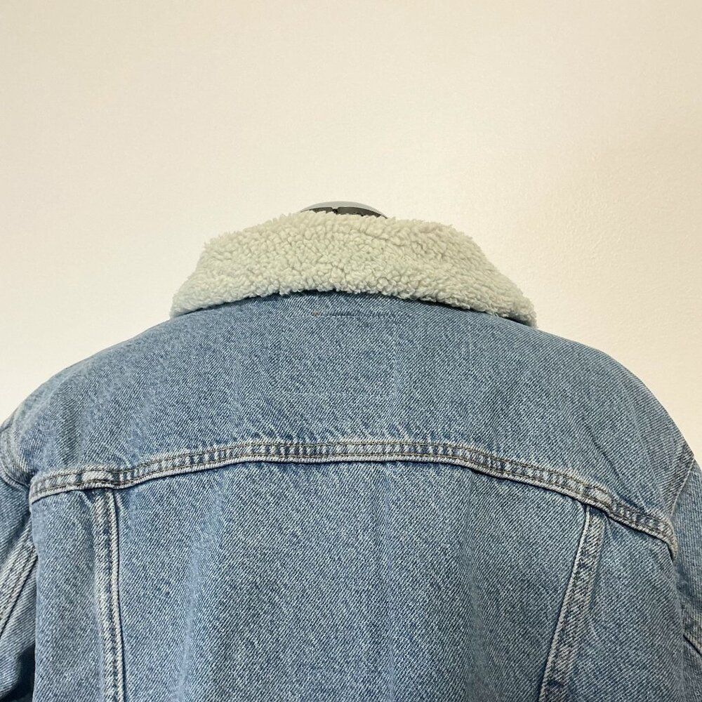 Levi's NWT Sz 1X Light Wash Sherpa Trucker Plus Denim Jean Jacket- Runs Small - Picture 15 of 16